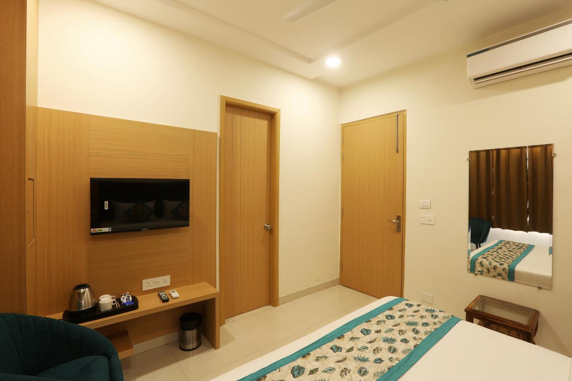 Hotel Prithvi Palace Igi Airport Delhi Yeni Delhi Dış mekan fotoğraf